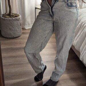 Zara High-rise Mom Fit Jeans (US 4)